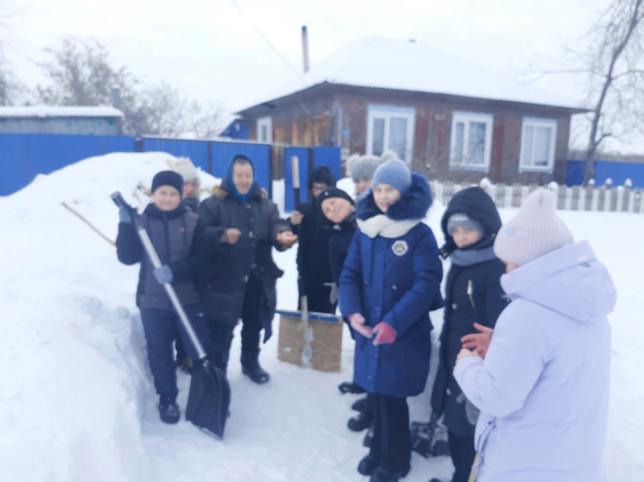 ЮИДовцы участвуют в акции &amp;quot;Тропинка к дому ветерана&amp;quot;..